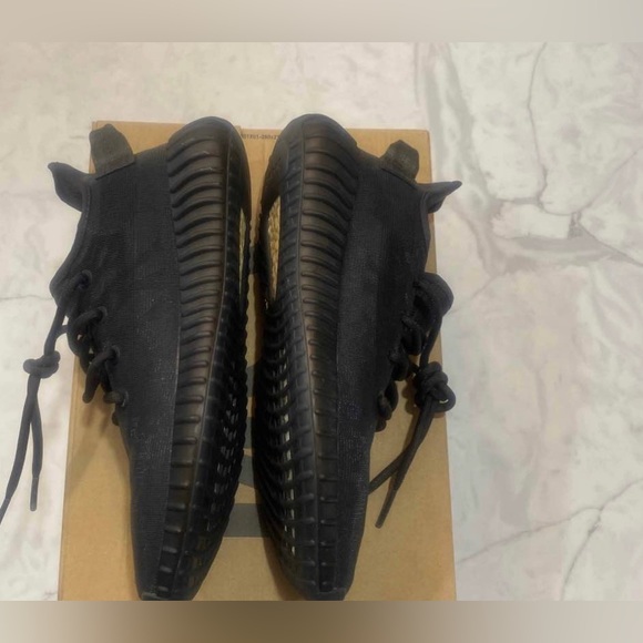 Yezzy Boost 350 v2 - Picture 4 of 5